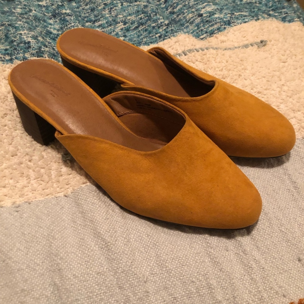 NEW SIZE 8 YELLOW MULES